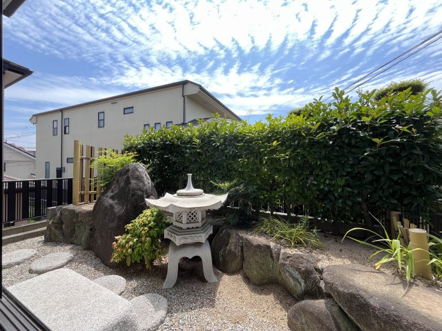 泉佐野市泉ケ丘3丁目　中古戸建の庭|庭園のお手入れ良好です。
日本ならではの風情ある四季を楽しむことができますね。