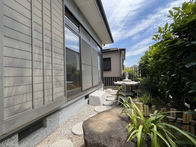 泉佐野市泉ケ丘3丁目　中古戸建の庭|庭園のお手入れ良好です。
日本ならではの風情ある四季を楽しむことができますね。