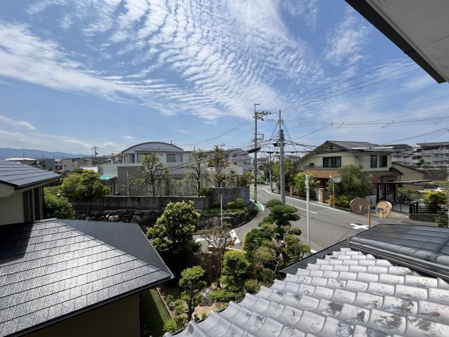 泉佐野市泉ケ丘3丁目　中古戸建の展望|南側の眺望です。
高い建物など遮るものがなく通風・採光良好。
前面道路は広く緑の多い住宅街です。