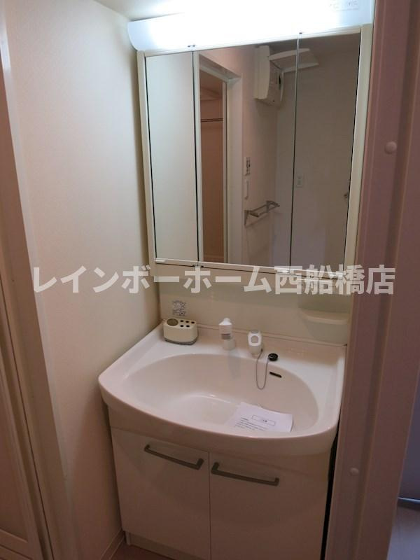 グランドゥール南行徳の独立洗面台