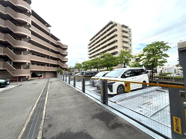 グリーンコーポ富田林の駐車場