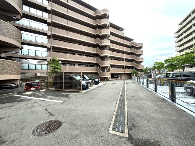 グリーンコーポ富田林の駐車場
