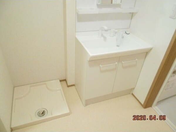 ディーパレス B棟の洗面所