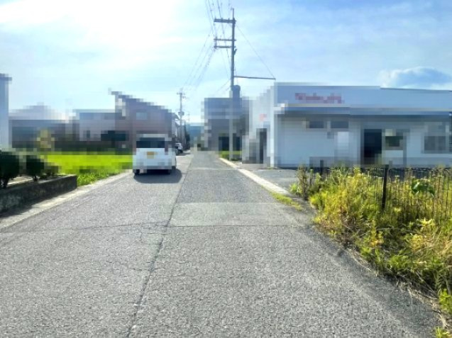 高島市新旭町旭2丁目240坪住宅用地の前面道路含む現地写真