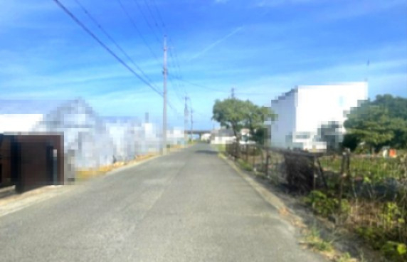 高島市新旭町旭2丁目240坪住宅用地の前面道路含む現地写真