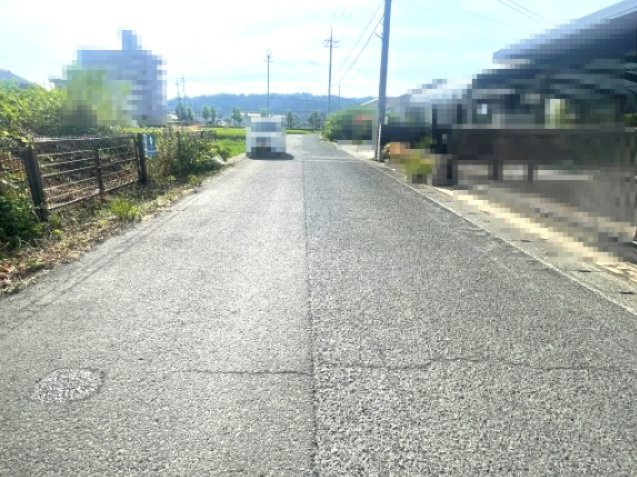 高島市新旭町旭2丁目240坪住宅用地の前面道路含む現地写真