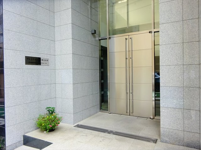プレミアムコート都立大学のエントランス