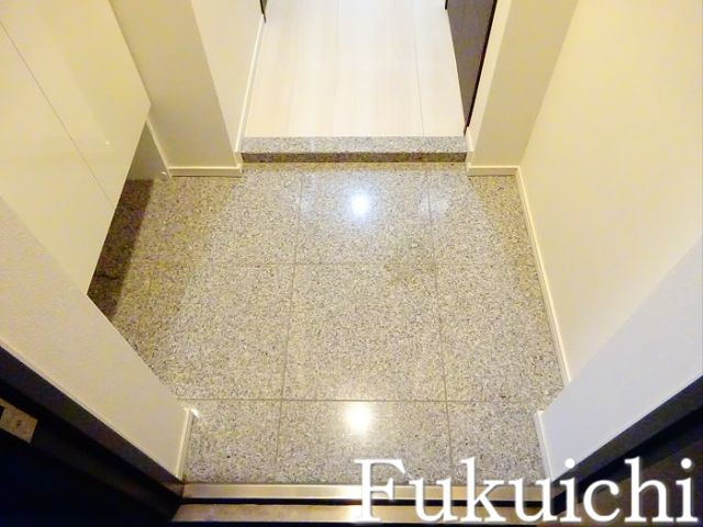 プレミアムコート都立大学の玄関
