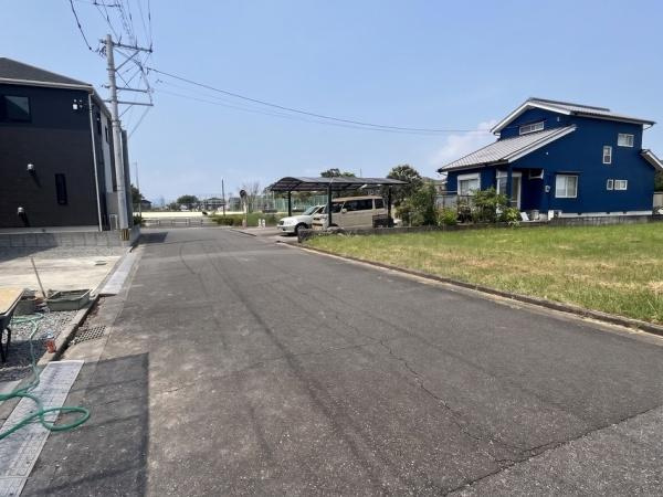 坂ノ市西一丁目　土地の前面道路含む現地写真|前面道路含む現地（2026年7月撮影）