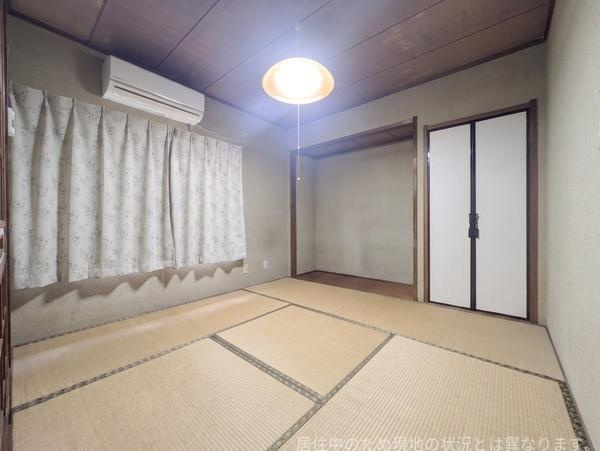 高城台4丁目　中古の和室|落ち着いた雰囲気の和室です。天井や障子のデザインが特徴的で使い勝手の良い押入れも備えています。照明器具が全体を明るく照らしています。和室ならではの畳が心地よい空間を演出します。