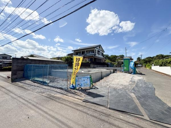 上野1期1号棟の前面道路含む現地写真|前面道路含む現地(2026年8月撮影)