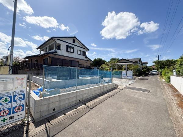 上野1期2号棟の前面道路含む現地写真|前面道路含む現地(2026年8月撮影)