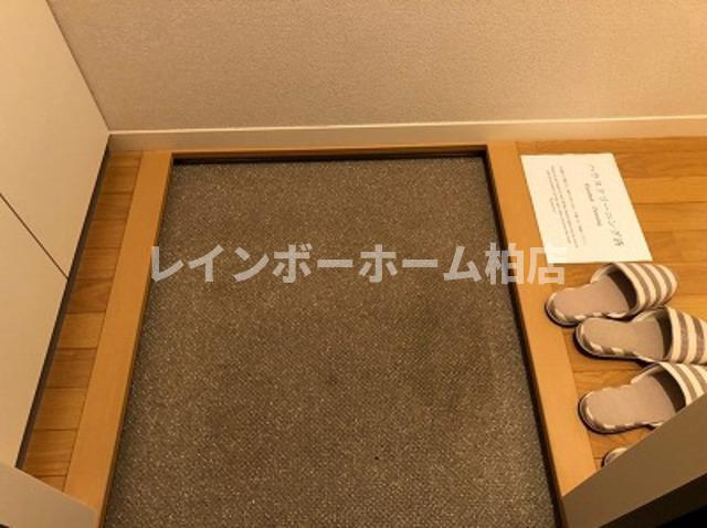 特典：仲介手数料が無料です!!の玄関