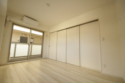 【洋室】 | クレアドミール鴻巣 | ※同タイプの別の部屋の写真です。