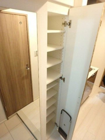 立川市曙町２丁目の賃貸マンションの玄関