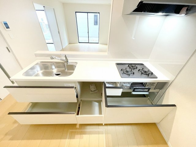 【キッチン】 | 富士見市水谷東1丁目　新築一戸建住宅　全4棟　(ふじみ野店) | 便利なシステムキッチンは収納が多く、有効に活用できます。