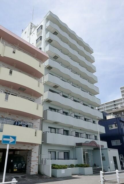 横須賀市汐入町１丁目の賃貸マンションの外観