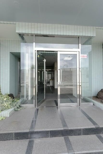 横須賀市汐入町１丁目の賃貸マンションのエントランス