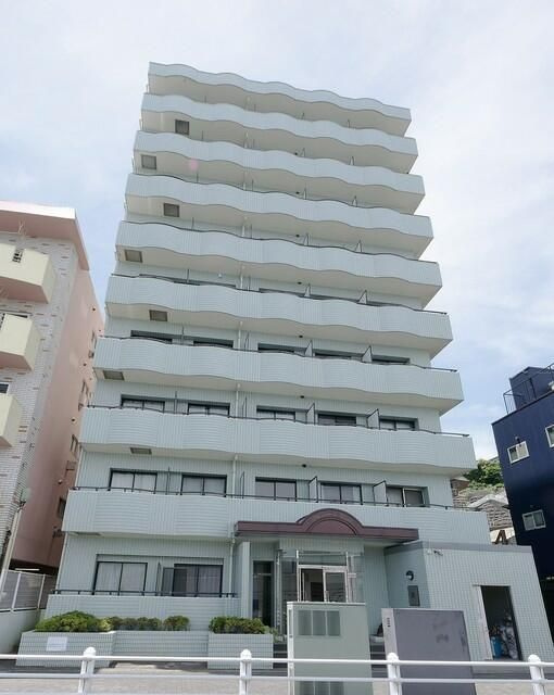 横須賀市汐入町１丁目の賃貸マンションの外観