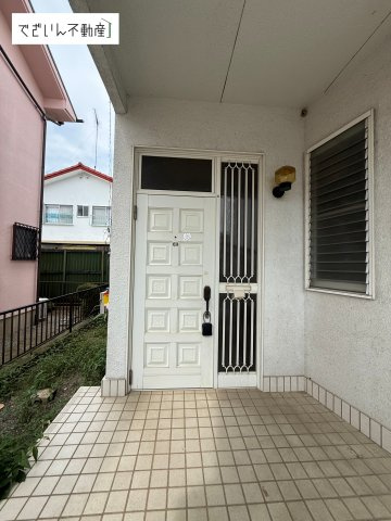 【玄関】 | 熊谷市上須戸　中古住宅   | 現地(2026年7月撮影)
リフォーム前