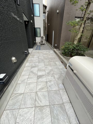 Novel Court 東日暮里のエントランス