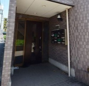 横浜市旭区本村町の賃貸マンションのエントランス