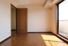 横浜市旭区本村町の賃貸マンションの居間・リビング