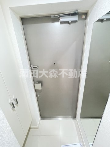 スカイコート品川パークサイドの玄関|姿見鏡がうれしい玄関　