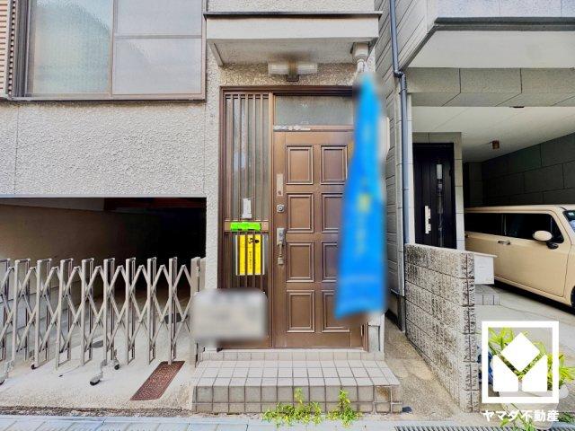 宇治市小倉町山際の玄関