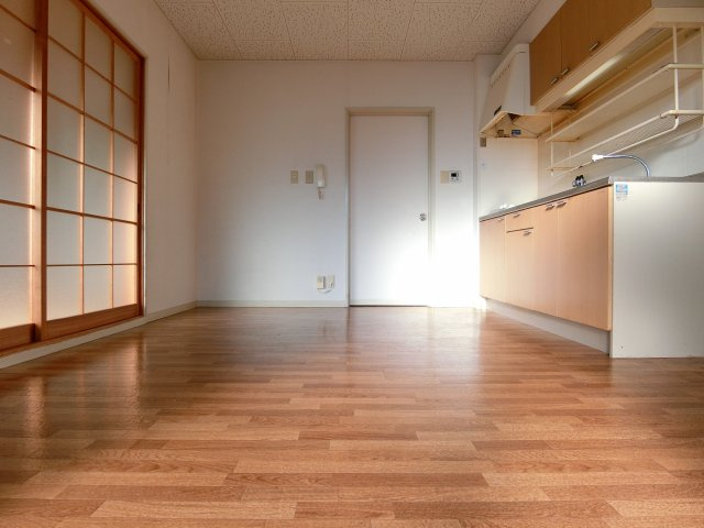 サンハイム千代田壱番館の居間・リビング