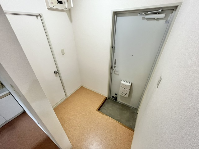 サンハイム千代田壱番館の玄関