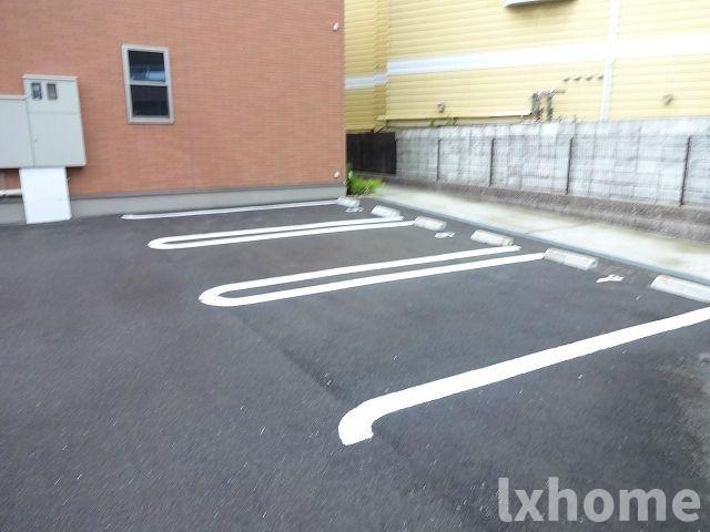 メゾン・ロザージュの駐車場