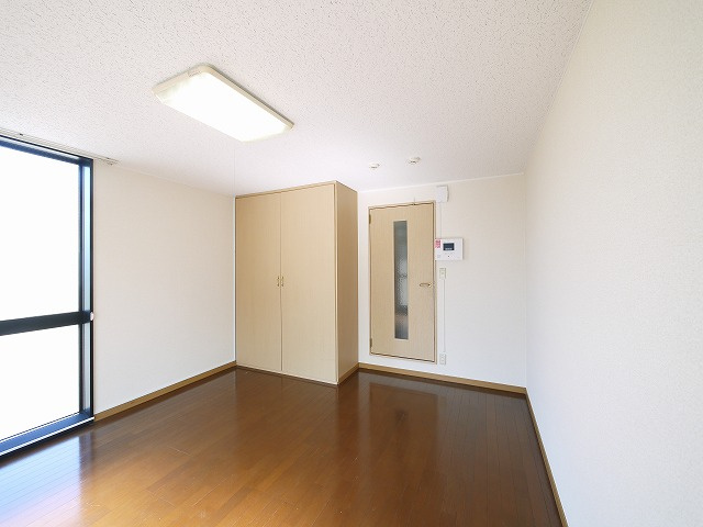 レオパレスイケダの寝室|広々とした洋室です