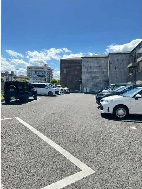 ALEGRIAの駐車場