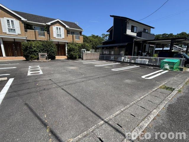 ブリーズ吉田の駐車場