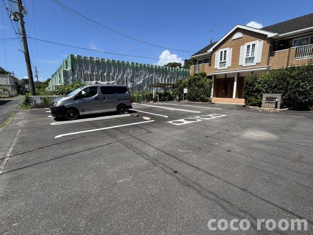 ブリーズ吉田の駐車場