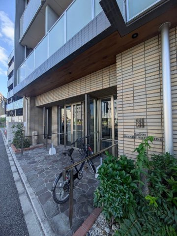 サヴォイ グランデ ウォーターサイドのエントランス