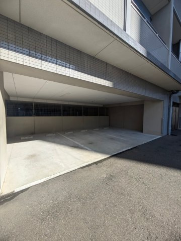 サヴォイ グランデ ウォーターサイドの駐車場