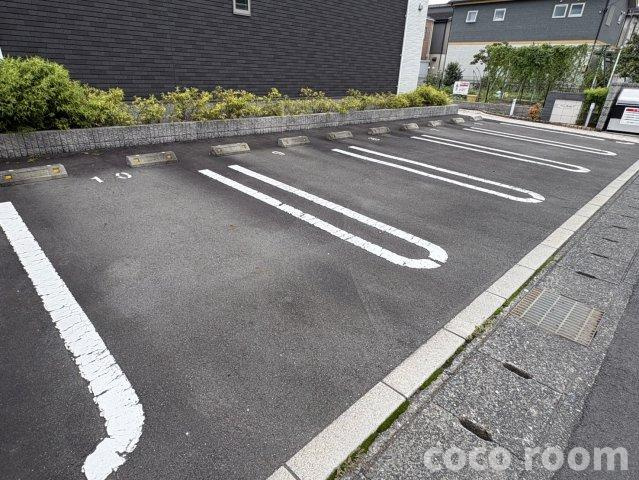 カーサ　ブローテＦの駐車場