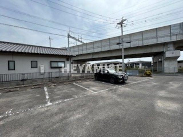 ウィルモア鬼橋 B棟の駐車場