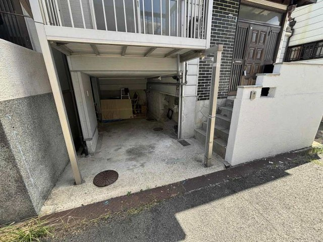 高丸7丁目戸建の駐車場|小型車限定（サイズ現地要確認）