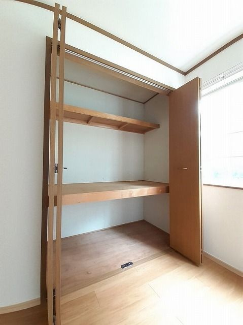 綾瀬市落合南４丁目のアパートの収納