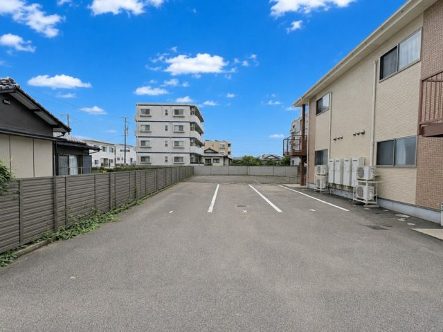 大字小松の駐車場