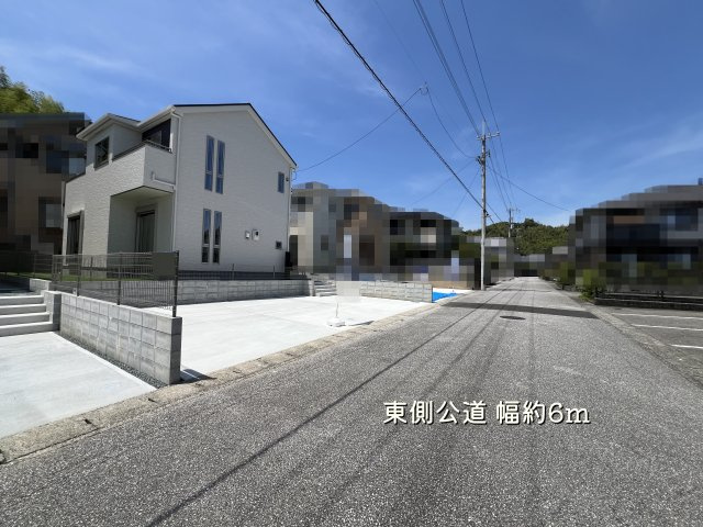 【前面道路含む現地写真】 | 南国市緑ケ丘３丁目/2号棟