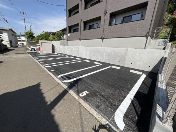 プルミエ仙杜IIの駐車場