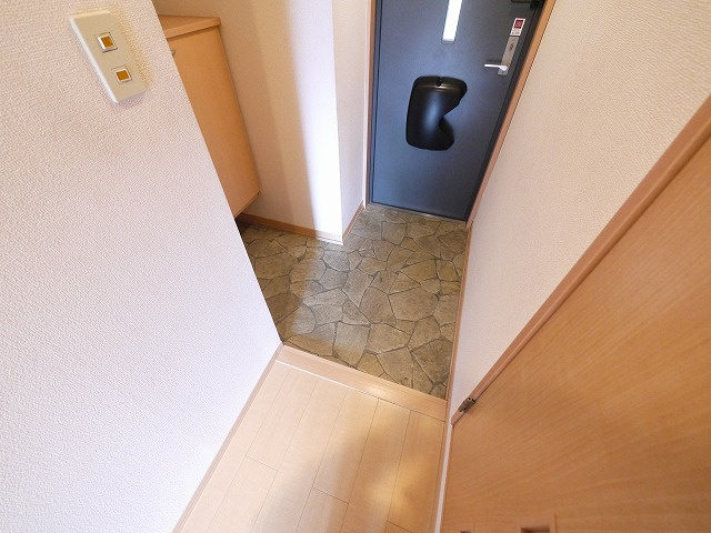 リビングタウン大和郡山の玄関|収納もある玄関です