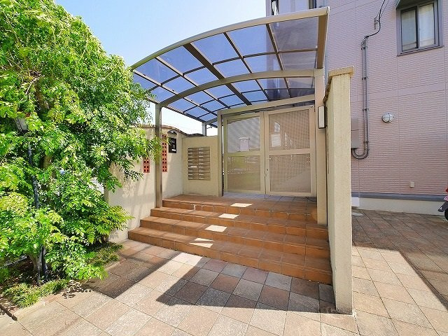 リビングタウン大和郡山のエントランス|建物の内部です