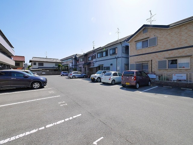リビングタウン大和郡山の駐車場|駐車場完備です
