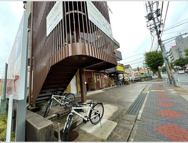 エトワール栄の駐車場