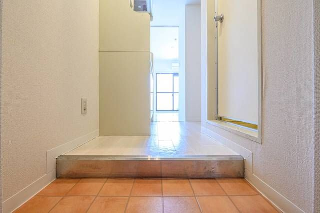 横浜市南区中村町４丁目の賃貸マンションの玄関